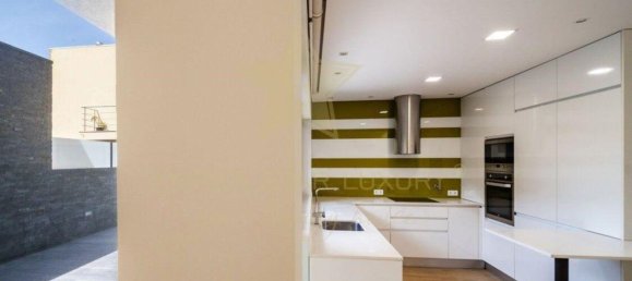 3 bedrooms House in Madalena, Portugal No. 18062 13