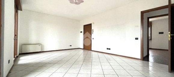 3 bedrooms Apartment in Cremona, Italy No. 362337 17