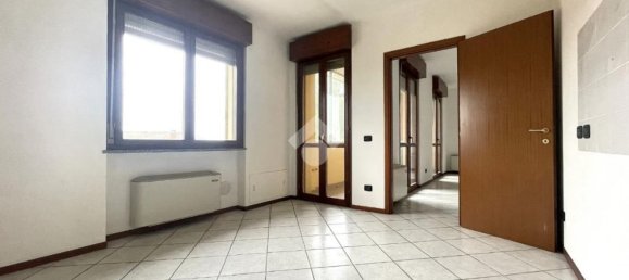 3 bedrooms Apartment in Cremona, Italy No. 362337 6