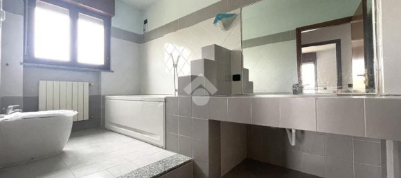 3 bedrooms Apartment in Cremona, Italy No. 362337 9