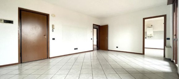 3 bedrooms Apartment in Cremona, Italy No. 362337 2