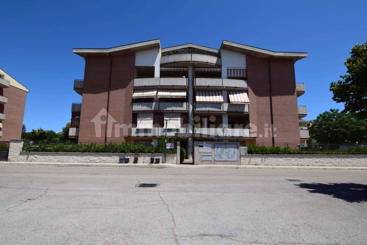 Escritório de 3 divisões em Città Sant'Angelo, Italy N.º 272150