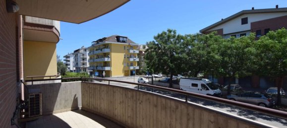 Escritório de 3 divisões em Città Sant'Angelo, Italy N.º 272150 12