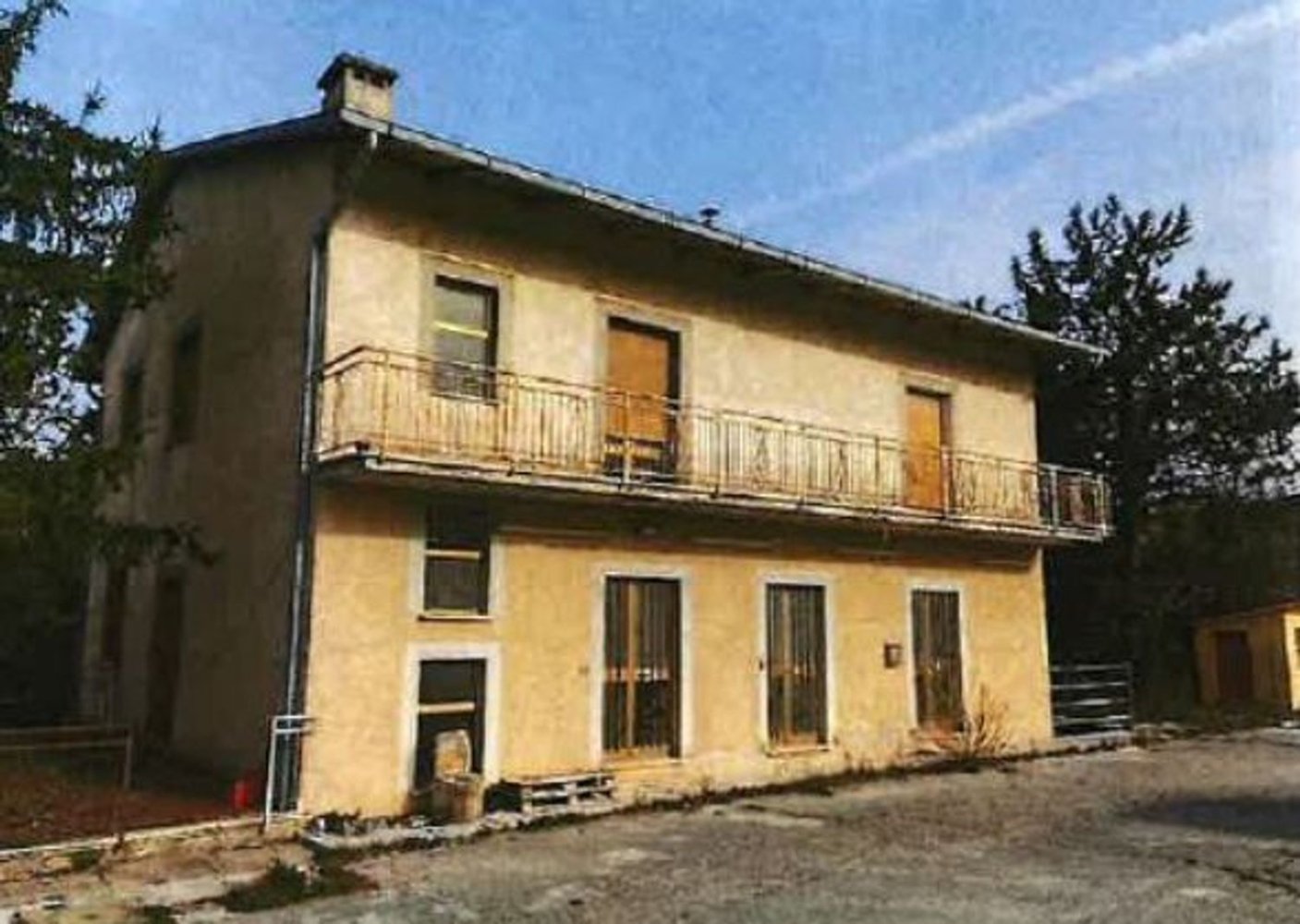 Gewerbliche Immobilie in Nocera Umbra, Italy 374m², Nr. 44804