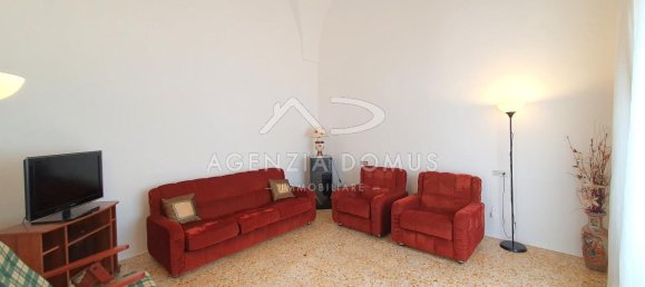 Дом с 3 комнатами в Racale, Италия № 108952 9