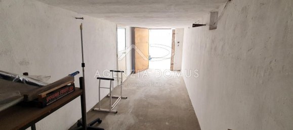 Дом с 3 комнатами в Racale, Италия № 108952 26