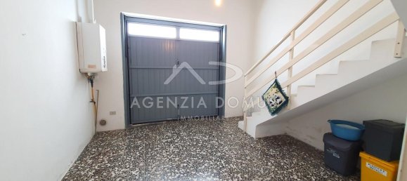 Дом с 3 комнатами в Racale, Италия № 108952 22