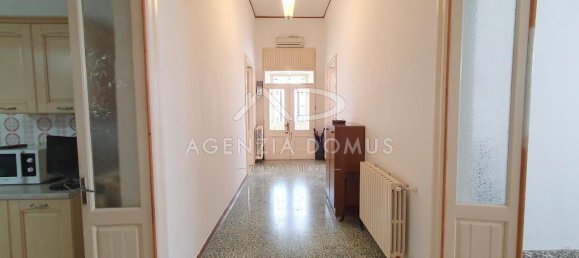 Дом с 3 комнатами в Racale, Италия № 108952 6