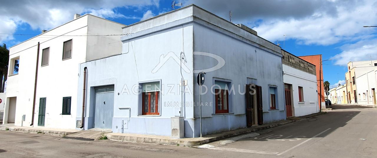 Дом с 3 комнатами в Racale, Италия № 108952