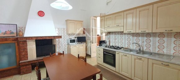 Дом с 3 комнатами в Racale, Италия № 108952 17