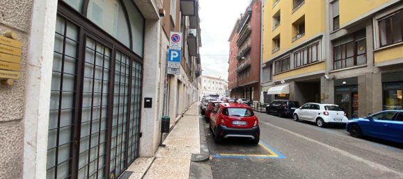 1 room Garage in Verona, Italy No. 7024 5