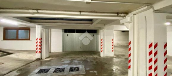 1 room Garage in Verona, Italy No. 7024 9