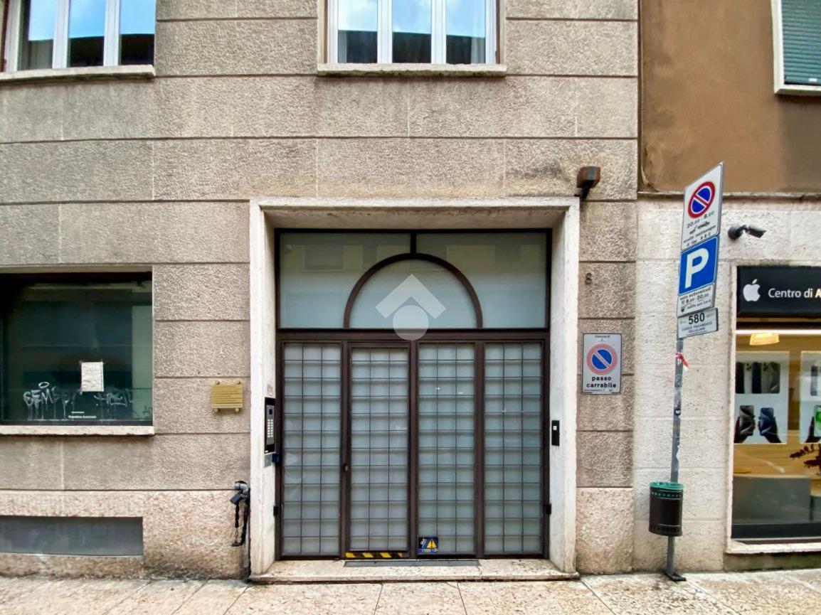 1 room Garage in Verona, Italy No. 7024