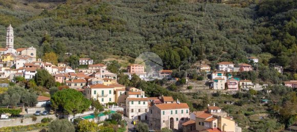 3 bedrooms House in Imperia, Italy No. 268781 2