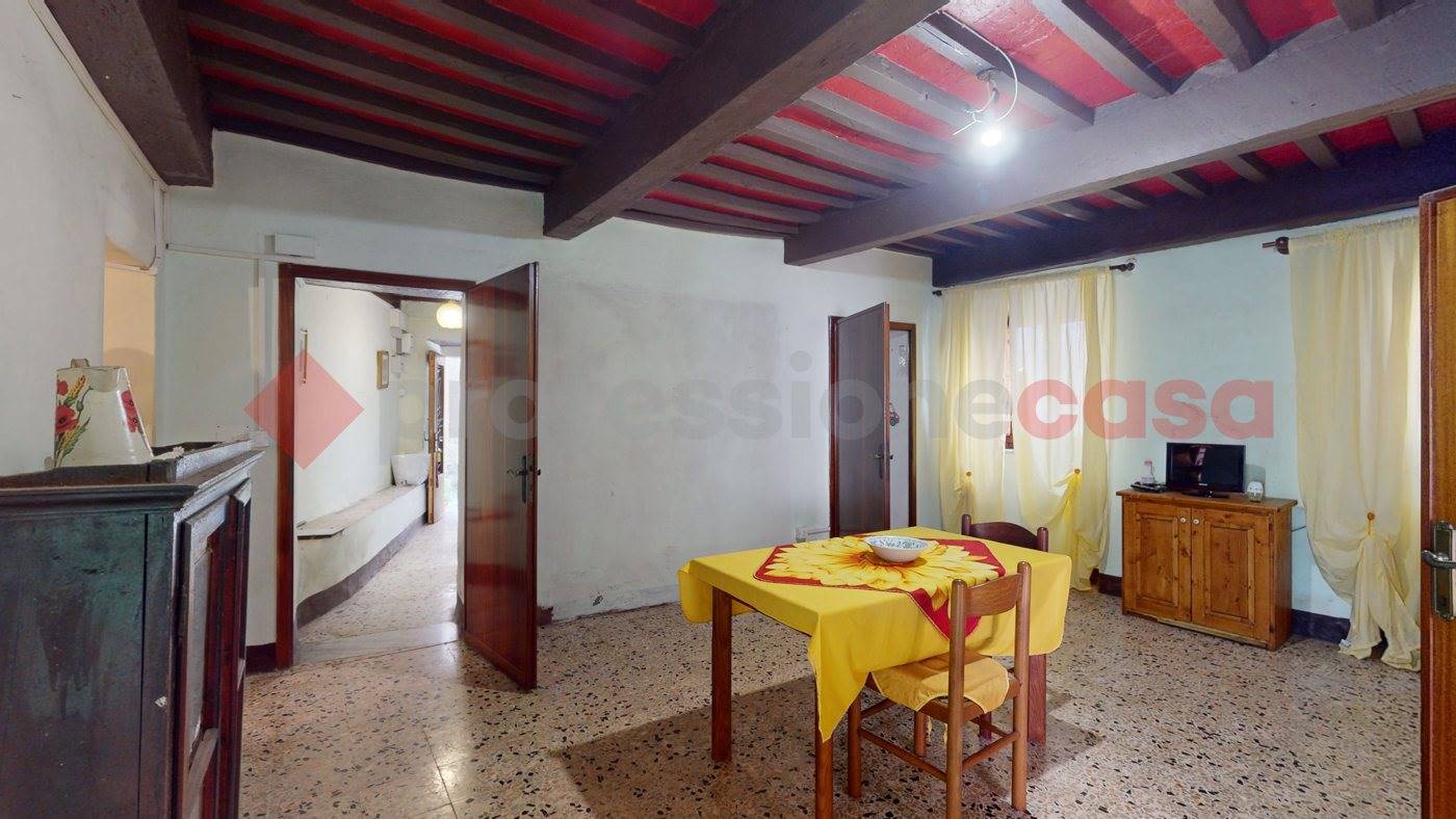 6 rooms Apartment in Borgo a Mozzano, Italy No. 235339