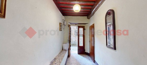 6 rooms Apartment in Borgo a Mozzano, Italy No. 235339 4
