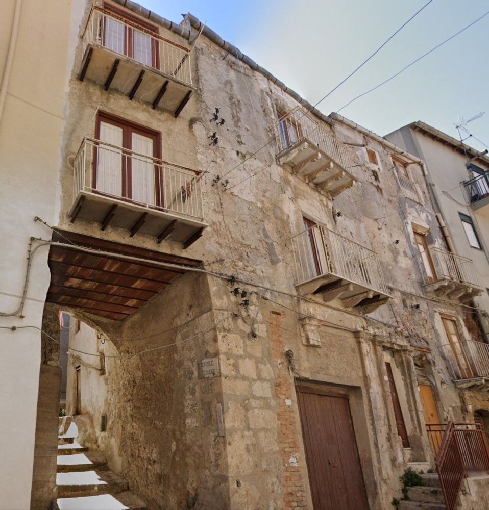 5 rooms House in Favara, Italy No. 298237