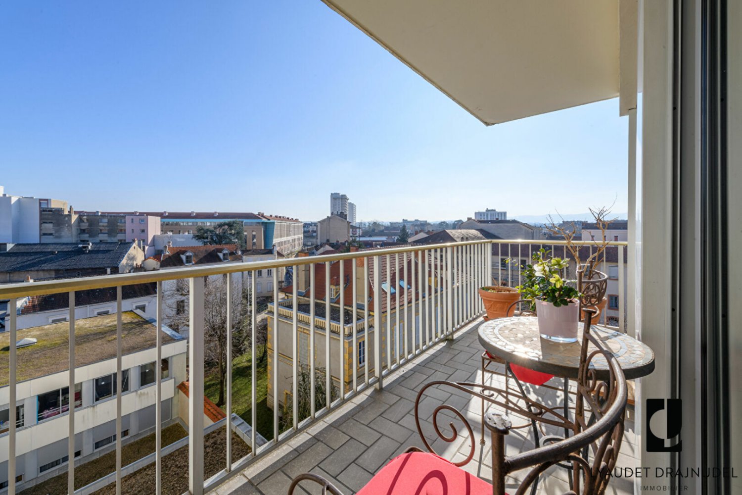 Apartamento de 3 dormitorios en Roanne, France No. 199565