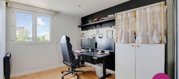 3 bedrooms Apartment in Courbevoie, France No. 282938 9