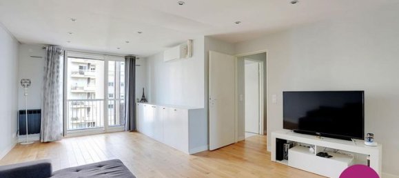 3 bedrooms Apartment in Courbevoie, France No. 282938 2