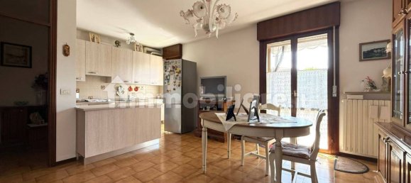 2 chambres Appartement à Isola Rizza, Italy No. 301823 4