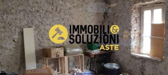 5 rooms Apartment in Arcisate, Italy No. 1634 10