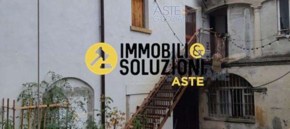 5 rooms Apartment in Arcisate, Italy No. 1634 2