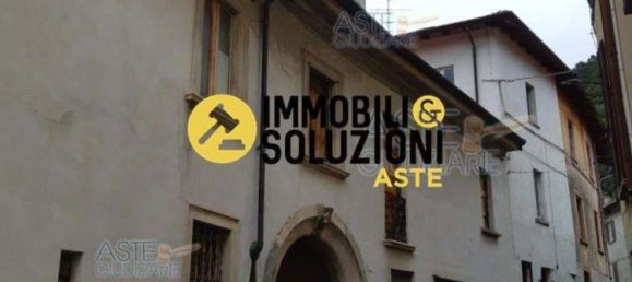 5 rooms Apartment in Arcisate, Italy No. 1634 11