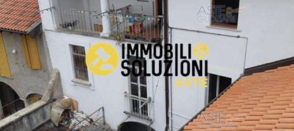 5 rooms Apartment in Arcisate, Italy No. 1634 3
