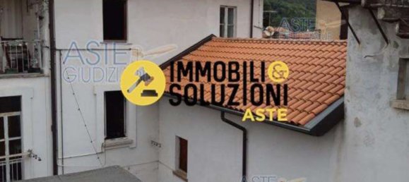 5 rooms Apartment in Arcisate, Italy No. 1634 4