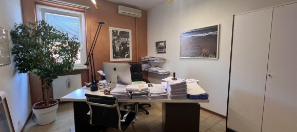 130m² Office in Piacenza, Italy No. 73685 7