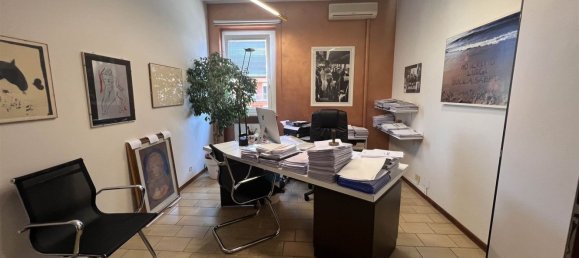 130m² Office in Piacenza, Italy No. 73685 9