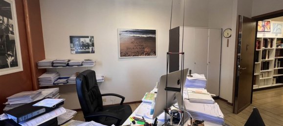 130m² Office in Piacenza, Italy No. 73685 8