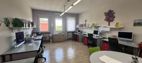 130m² Office in Piacenza, Italy No. 73685 18