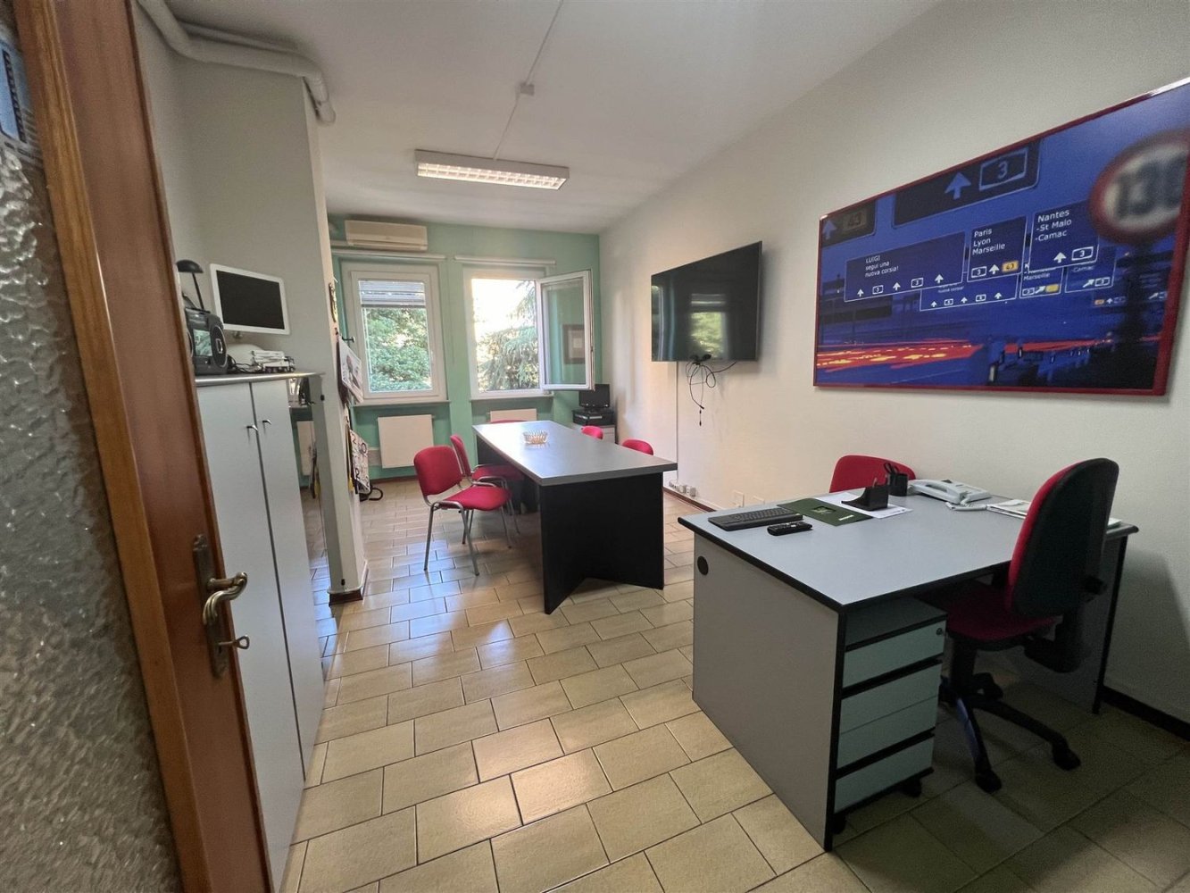 130m² Office in Piacenza, Italy No. 73685