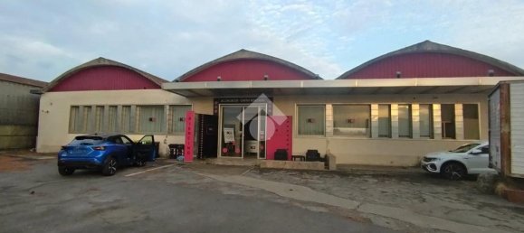 9 rooms Commercial property in Campi Bisenzio, Italy No. 353983 2