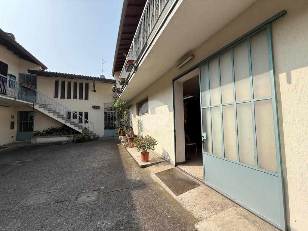 12-Zimmer Gewerbliche Immobilie in Seriate, Italy, Nr. 257653