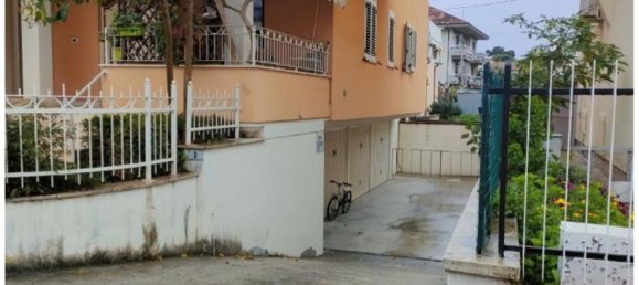 3 rooms Apartment in Tortoreto, Italy No. 94947 5
