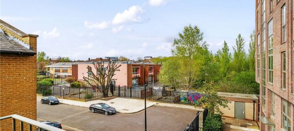 2 bedrooms Apartment in London, United Kingdom No. 3521 8