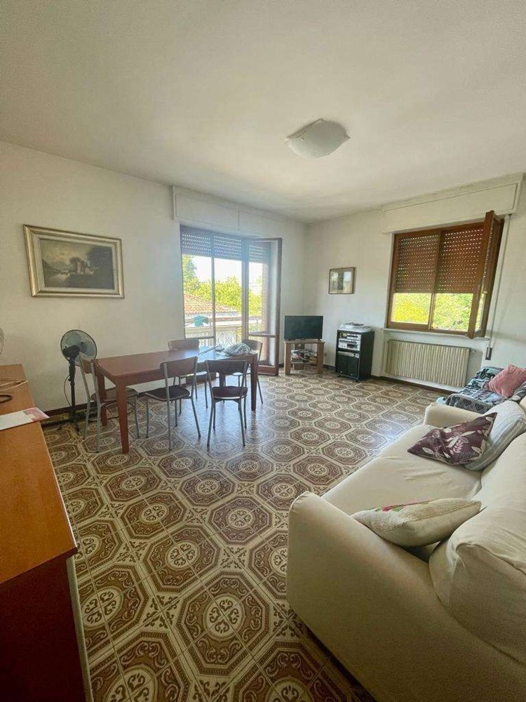 4 rooms Apartment in Massa, Italy No. 145573