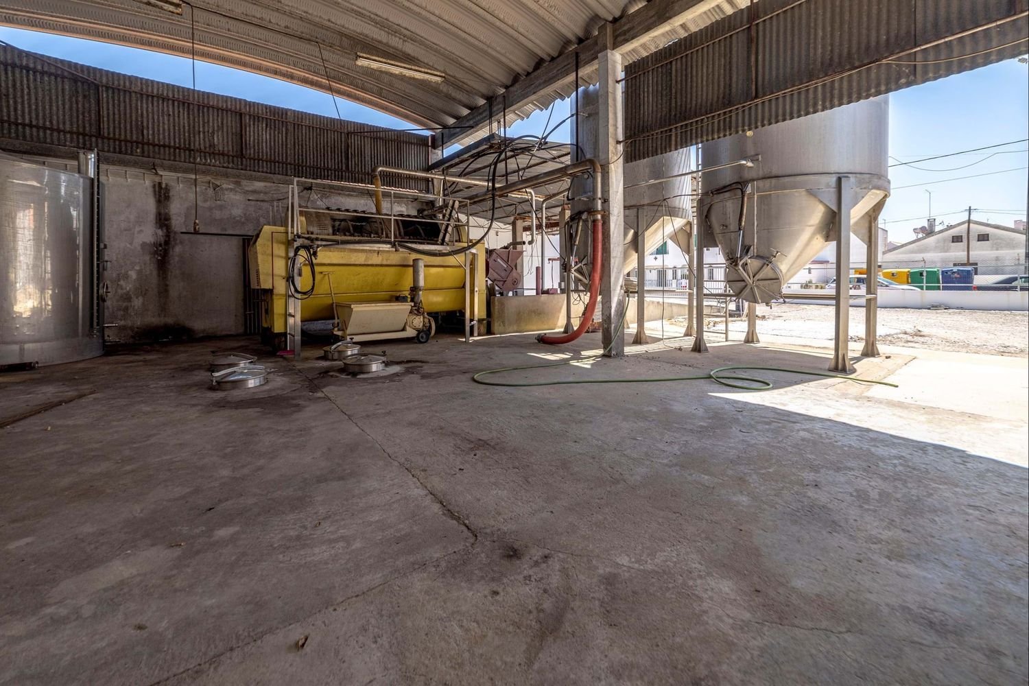 750m² Warehouse in Fazendas de Almeirim, Portugal No. 309687