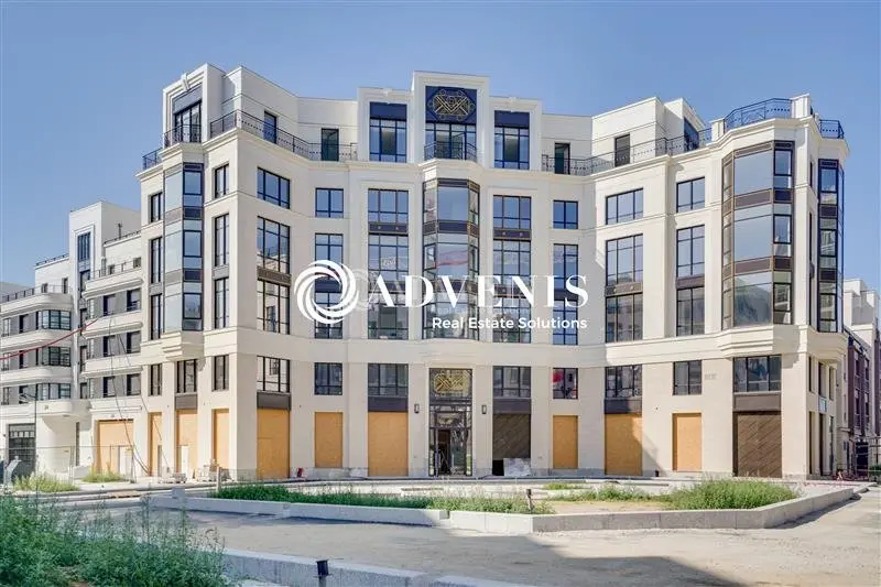 Офис 366м² в Шесси, Франция № 302360