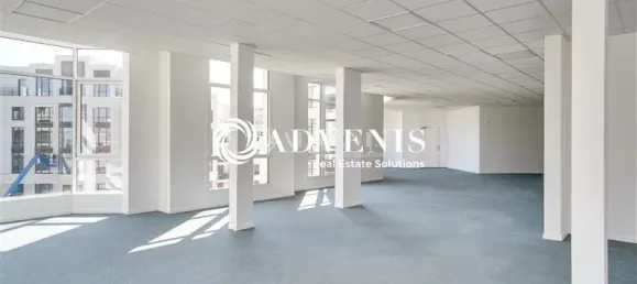 Офис 366м² в Шесси, Франция № 302360 9