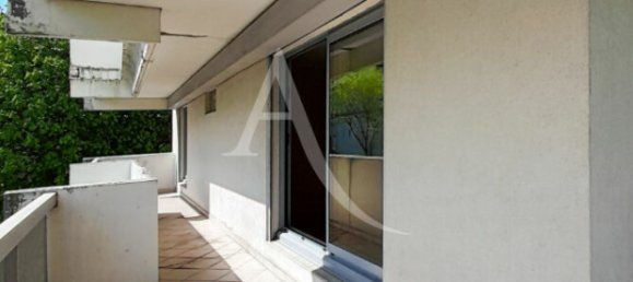 2 bedrooms Apartment in Suresnes, France No. 127473 3