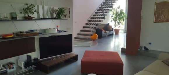 4 bedrooms Villa in Carrara, Italy No. 45807 3