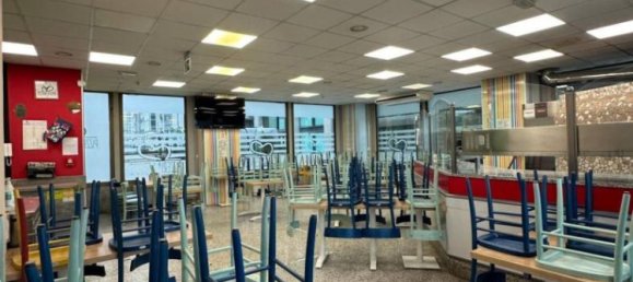 1-Zimmer Gewerbliche Immobilie in Naples, Italy, Nr. 250834 3