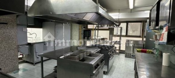 1-Zimmer Gewerbliche Immobilie in Naples, Italy, Nr. 250834 17