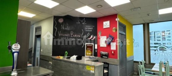 1-Zimmer Gewerbliche Immobilie in Naples, Italy, Nr. 250834 4