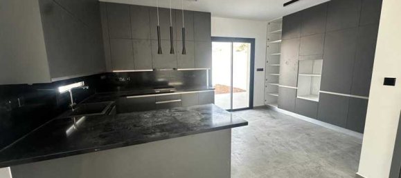 3 bedrooms Commercial property in Kolossi, Cyprus No. 18121 7