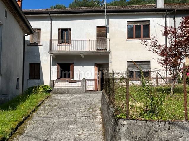 3 bedrooms Villa in Pordenone, Italy No. 374793